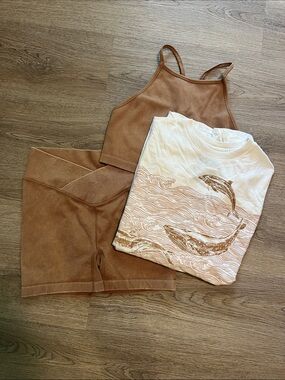 JoyLab Brown Ribbed Crop Tank & Shorts Set with White Dolphin Tee